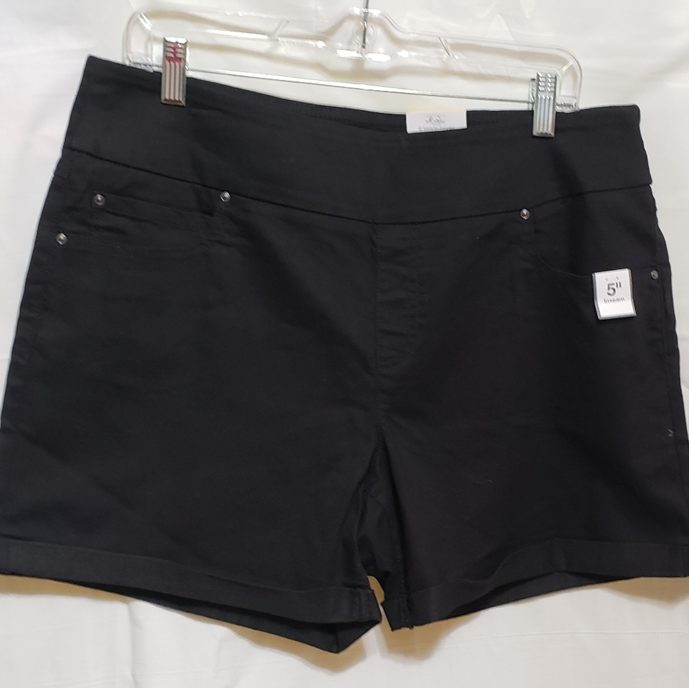 Women's brand new with tags pull up black jean shorts